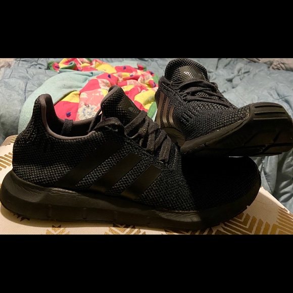 black adidas tennis shoes mens